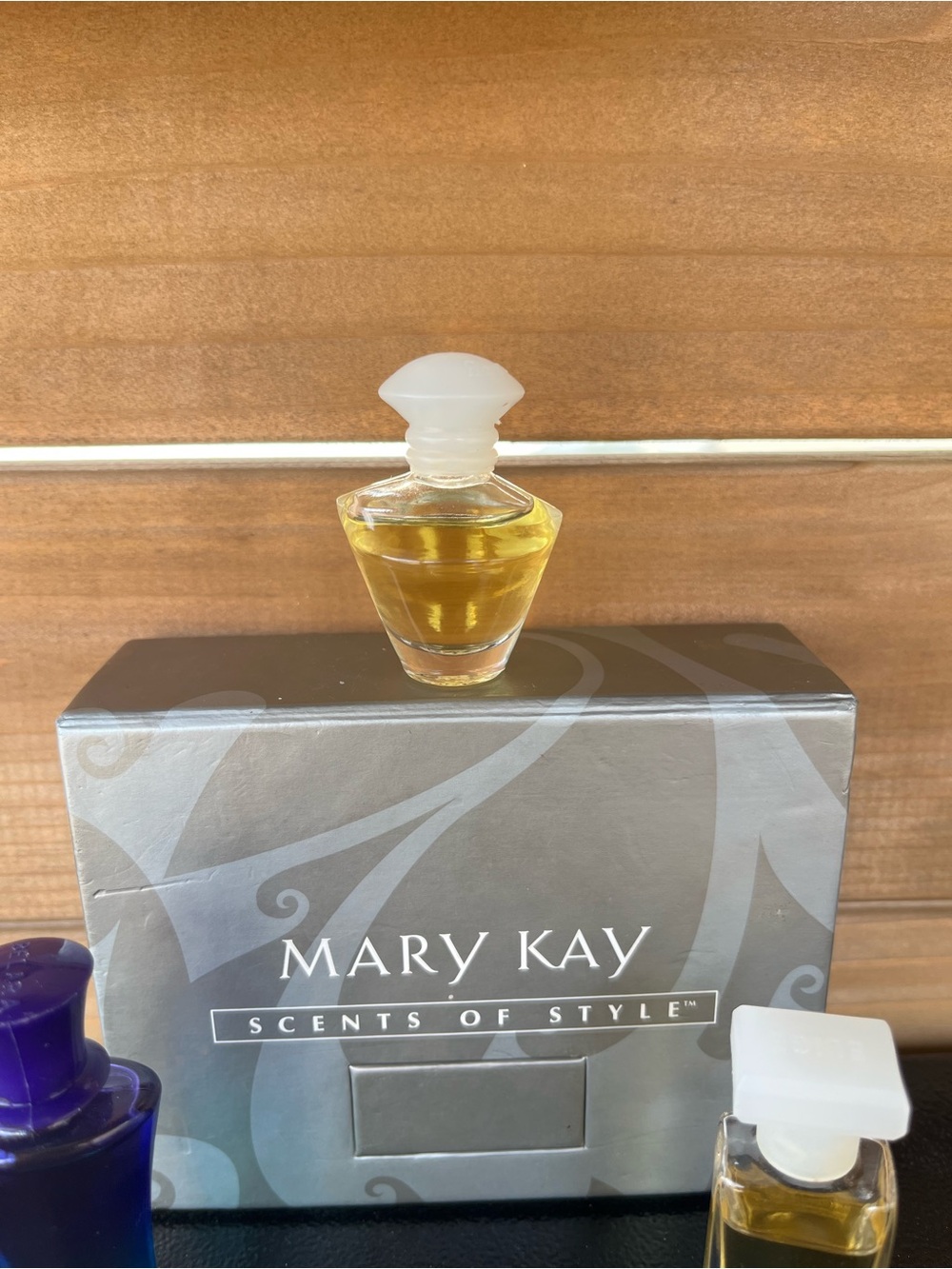 Mary Kay Scents of Style Mini Collection - Full bottles - Picture 3 of 6